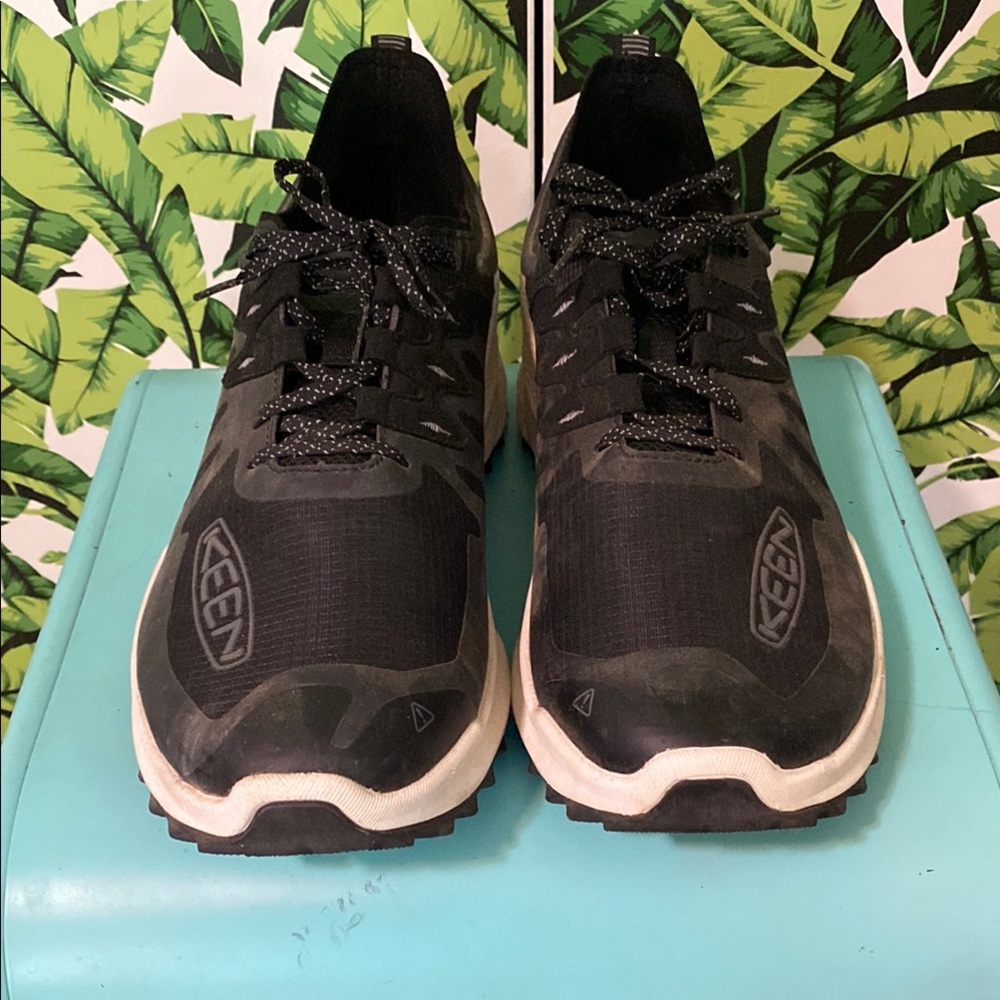 Keen Black Athletic Shoes with Cushioned Sole and Mesh Upper